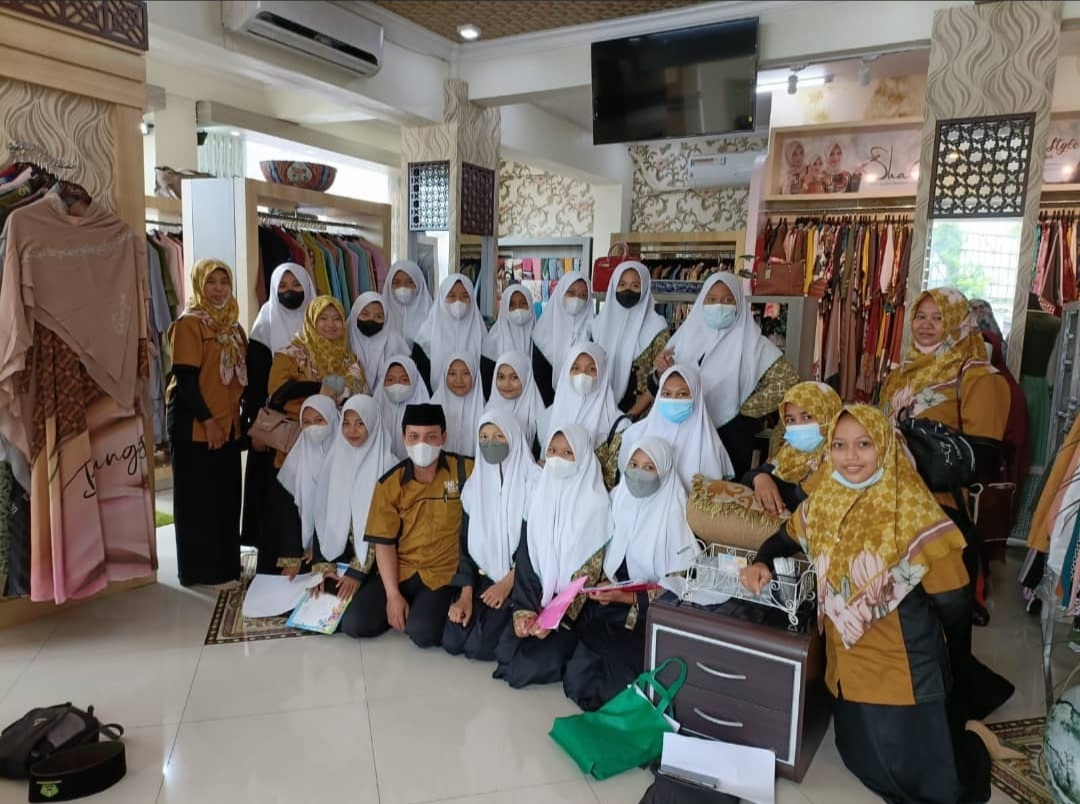 Kunjungan industri Program keahlian Tata Busana 2021/2022